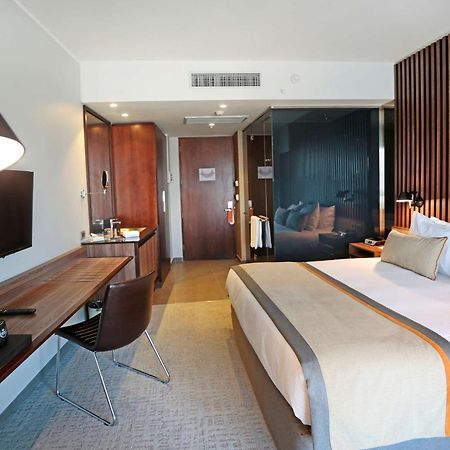 Отель Doubletree By Hilton Santiago Kennedy, Chile Экстерьер фото