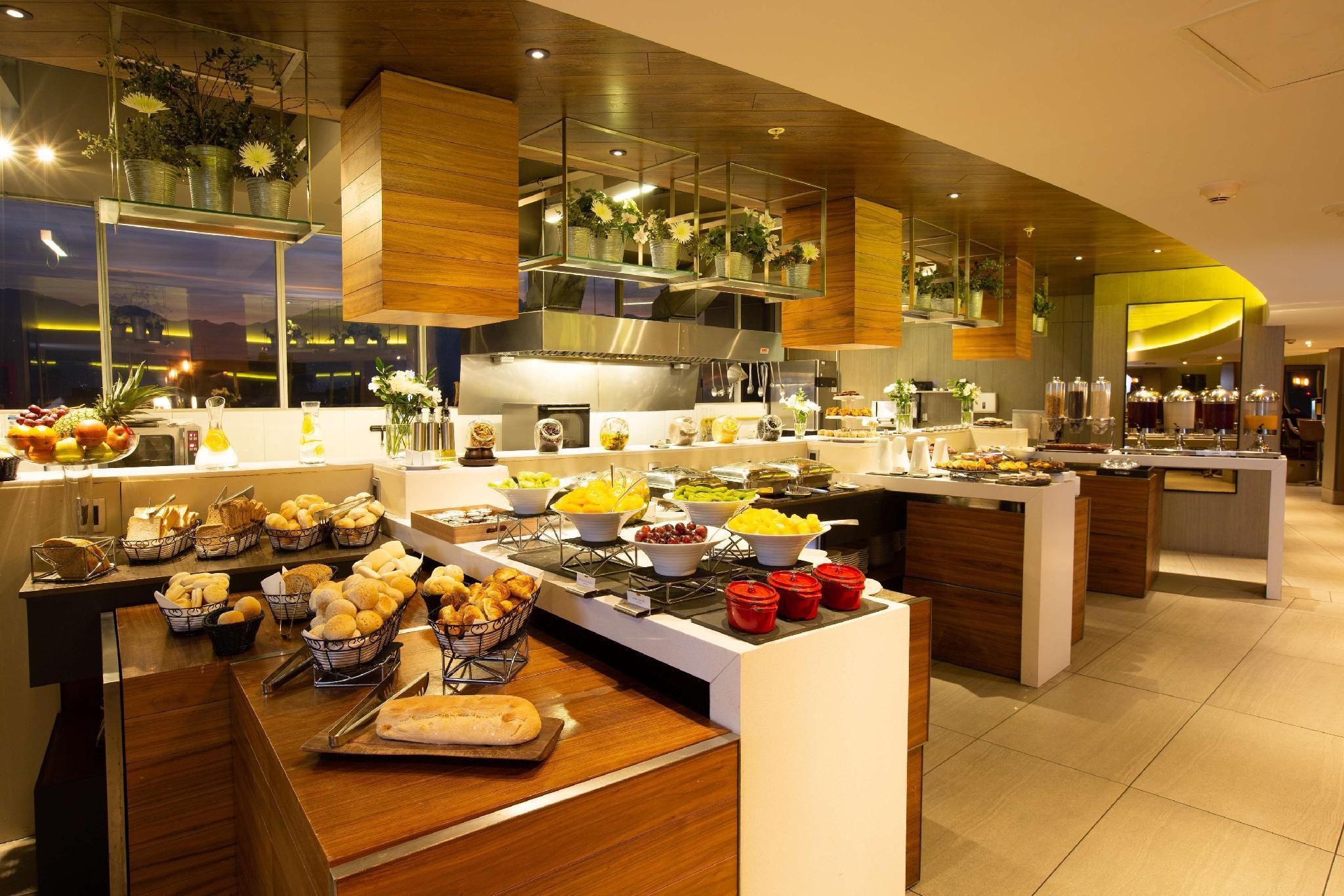 Отель Doubletree By Hilton Santiago Kennedy, Chile Экстерьер фото