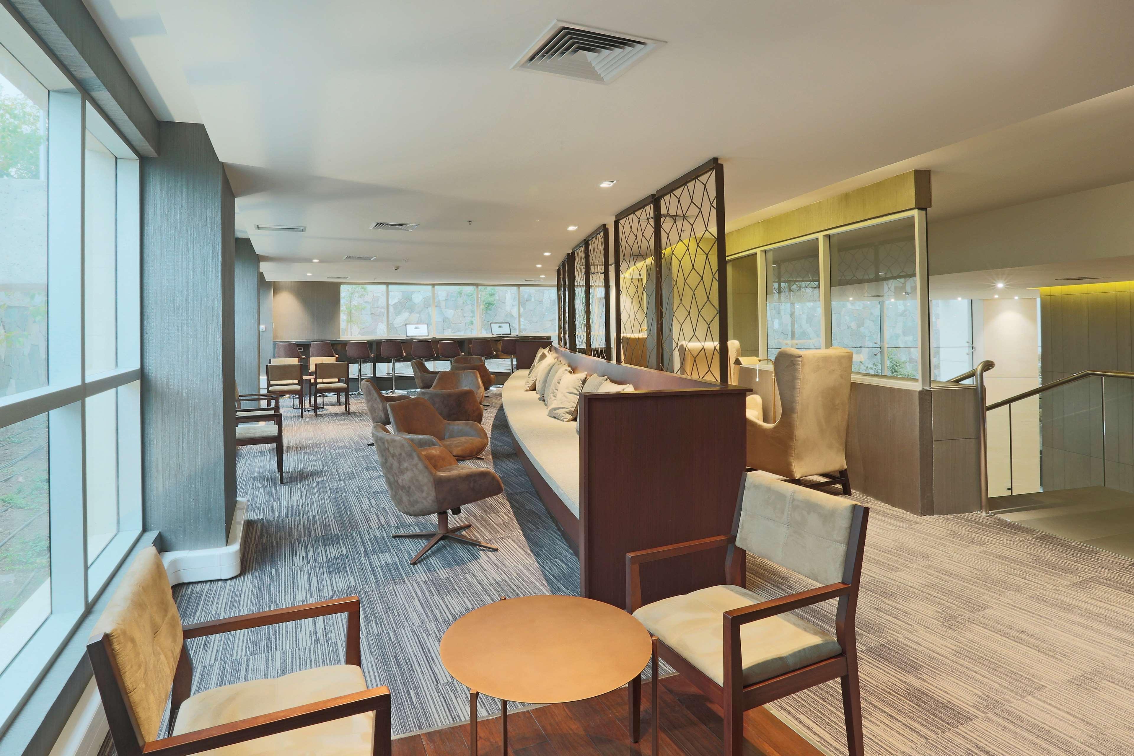 Отель Doubletree By Hilton Santiago Kennedy, Chile Экстерьер фото