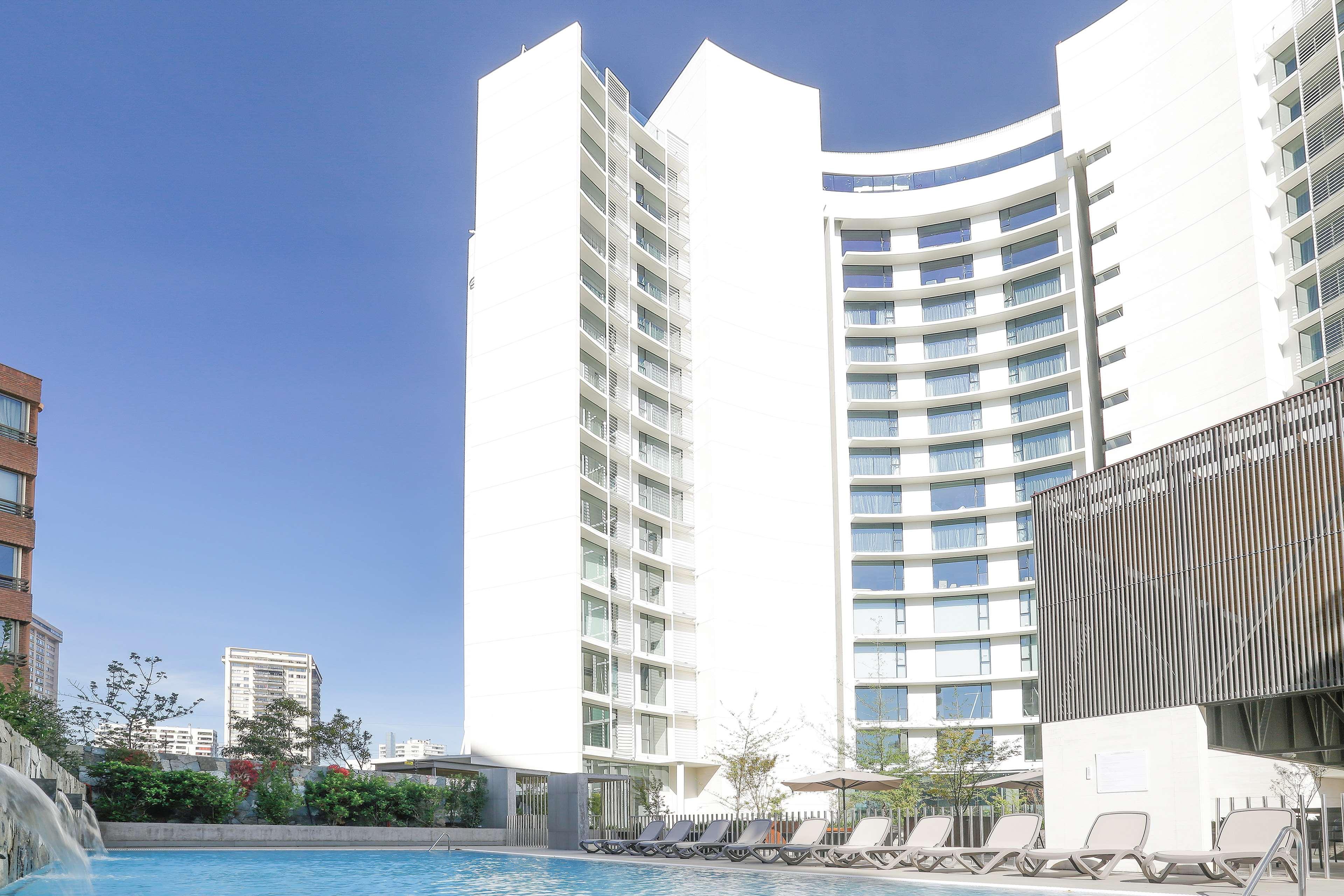 Отель Doubletree By Hilton Santiago Kennedy, Chile Экстерьер фото