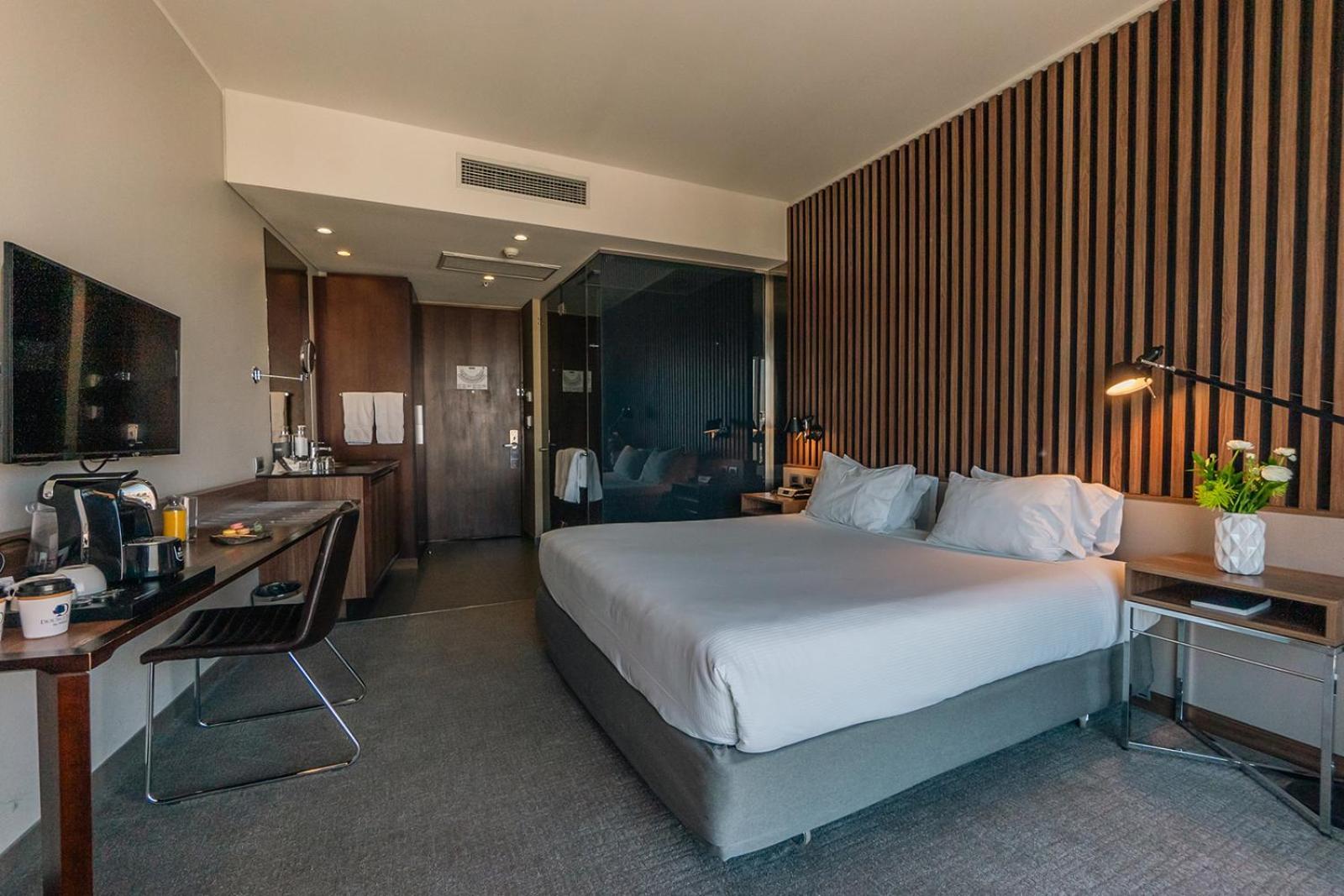 Отель Doubletree By Hilton Santiago Kennedy, Chile Экстерьер фото